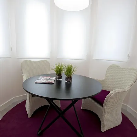 Primavera Perfume Hotel 3*